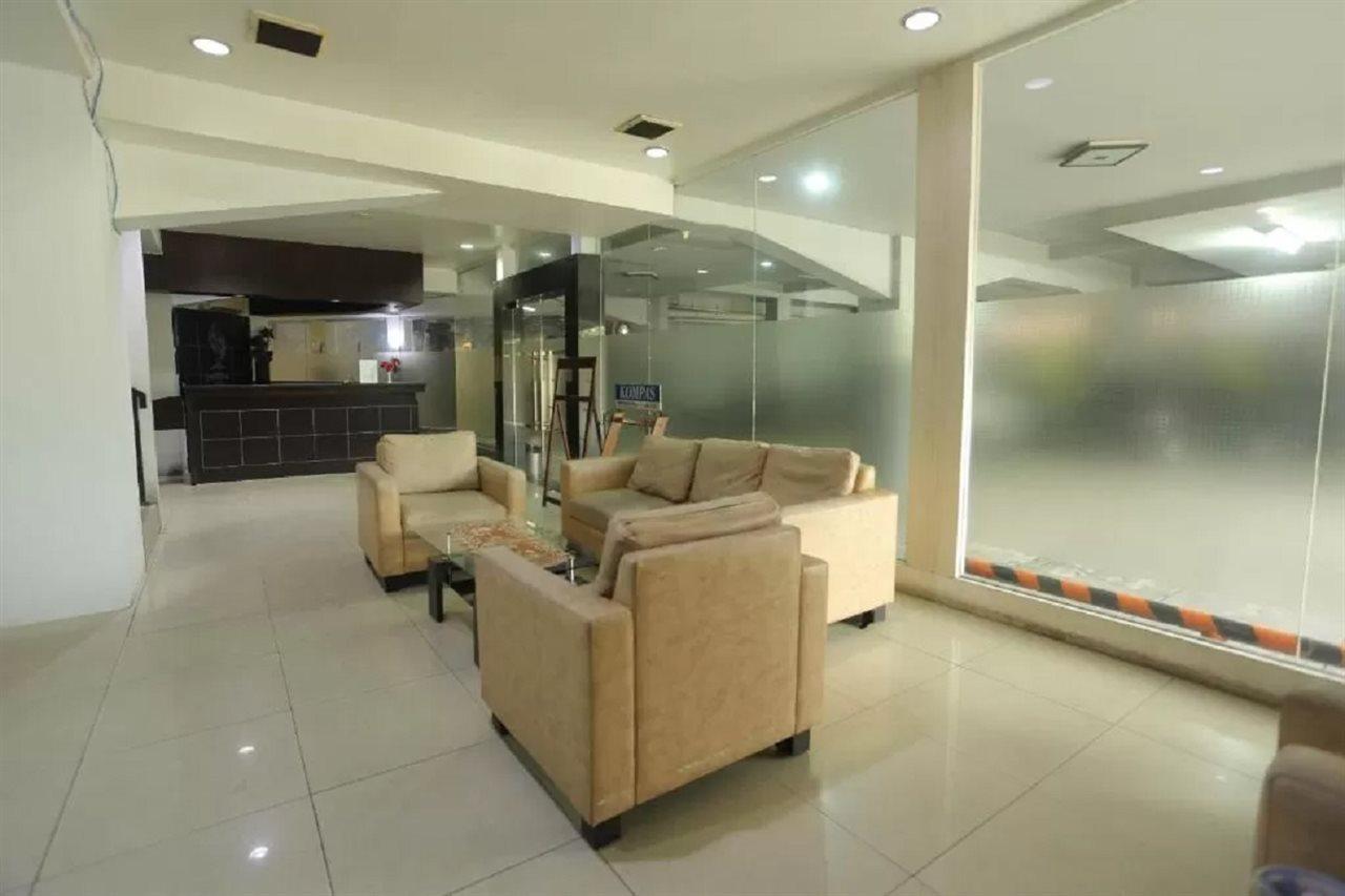 Oyo 1724 Hotel Sembilan Sembilan Banjarmasin  Exterior photo