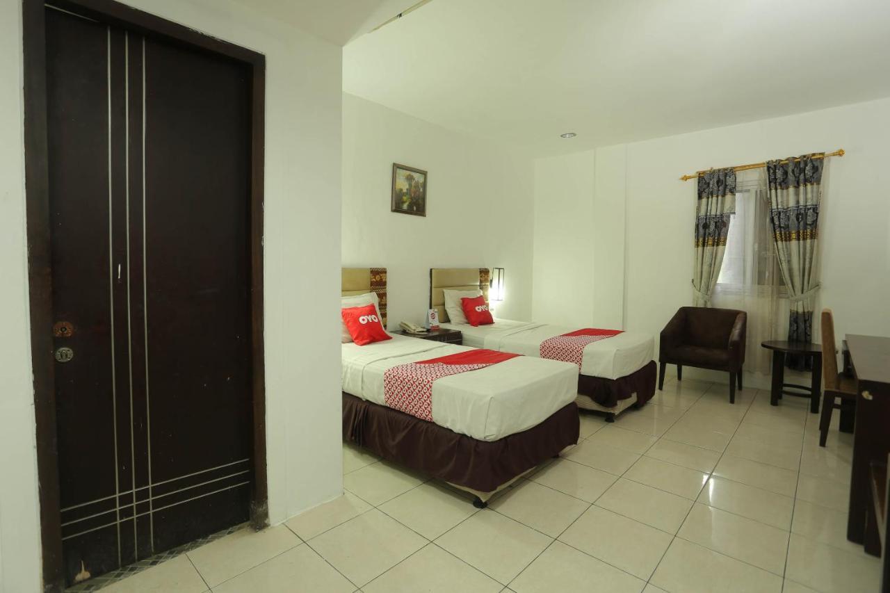 Oyo 1724 Hotel Sembilan Sembilan Banjarmasin  Exterior photo